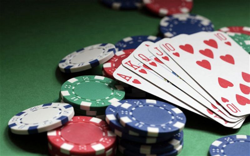 game bài poker đổi thưởng uy tín